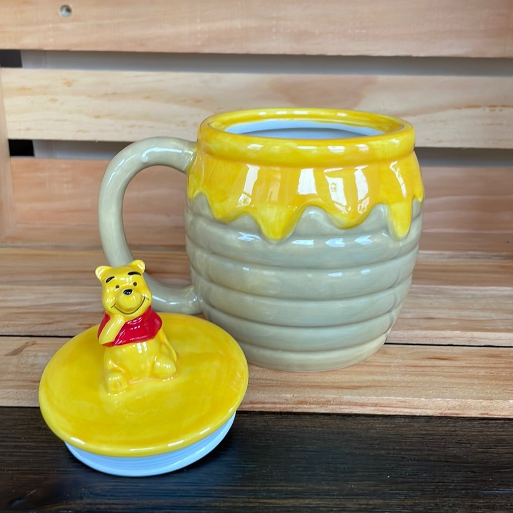 Disney Winnie the Pooh Hunny mug with lid - Picture 2 of 3